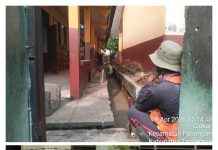 Diduga Gunakan Material Retak dan Tak Ber-SNI, Proyek U-Ditch di Kampung Ciakar Jadi Sorotan