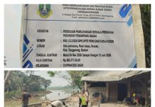 PEKERJAAN PEMELIHARAAN SUNGAI DI KRESEK DIDUGA ABAIKAN K3 DAN SPESIFIKASI TEKNIS, AKTIVIS LPI DESAK AUDIT