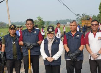 Polresta Tangerang Bareng Mahasiswa Lentera Muda Gelar Jumat Asri, Bersih-bersih Lingkungan di Tigaraksa